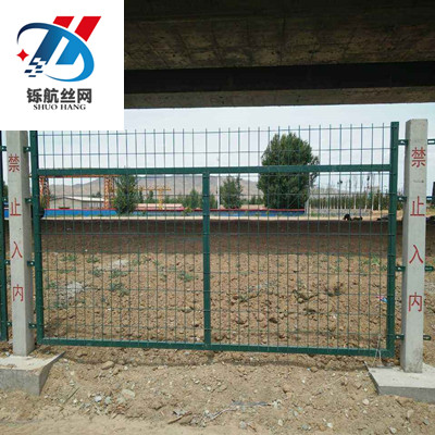 香港铁路护栏网安装案例