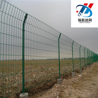 西藏光伏电厂围栏网安装图